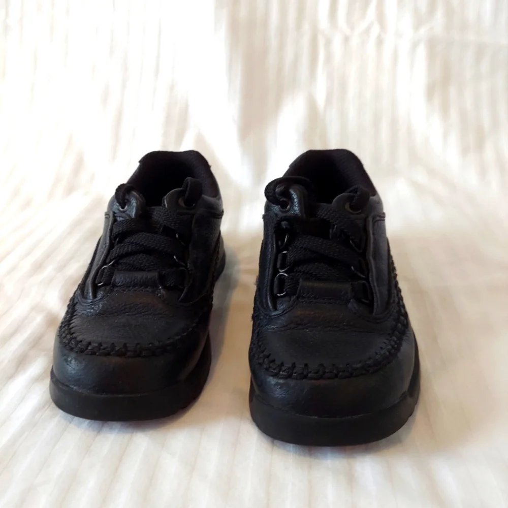 Boys toddler Black Shoes Laces Clarks Like New Size 10.5